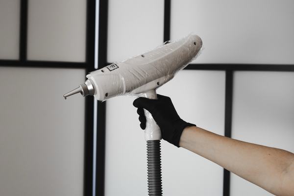 laser equipment for tattoo and permanent makeup lightening