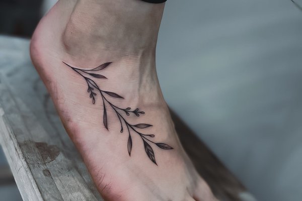 women’s leg tattoos