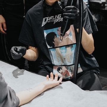 Instructor demonstrating laser settings for lightening