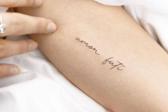 Amor Fati tätoveering