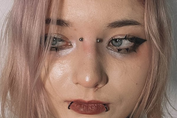 eyebrow piercing