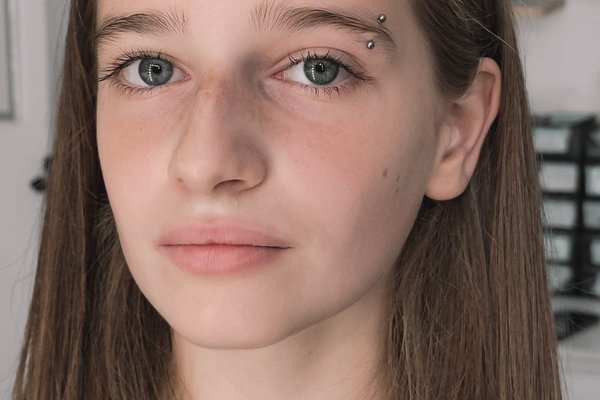 eyebrow piercing