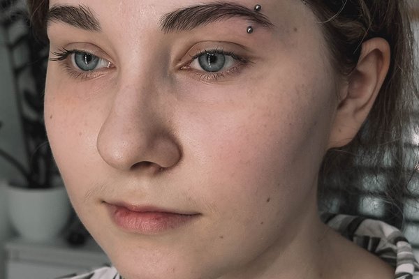 eyebrow piercing