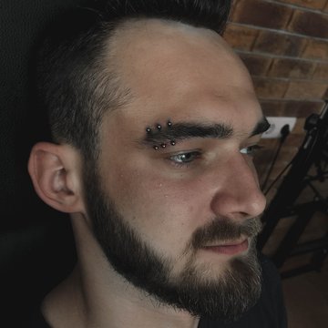 eyebrow piercing