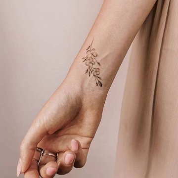 Women’s Wrist Tattoos