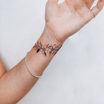 Women’s Wrist Tattoos